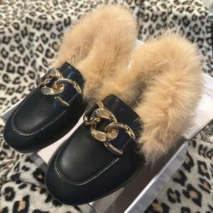 Girls Size 34 (EUR) fur lined gold chain loafers